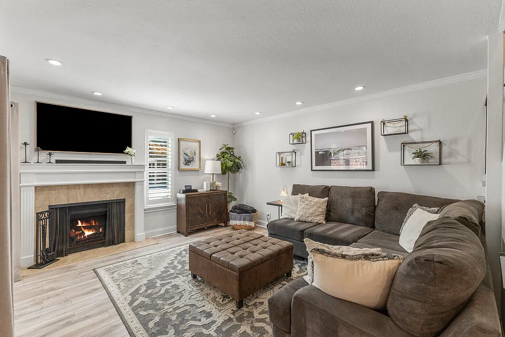 3 bed, 2.5 bath, 1495 sqft, $4,000 — Photo 4