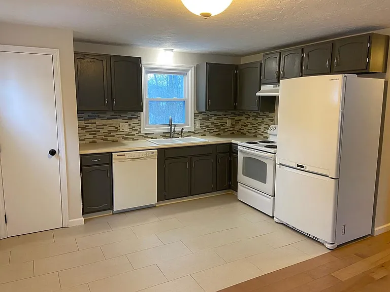 19 Modoc St #2 — Photo 1
