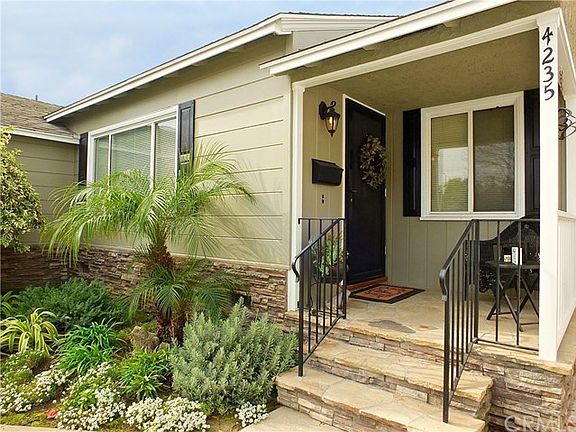 4th image of 4235 Hackett Ave