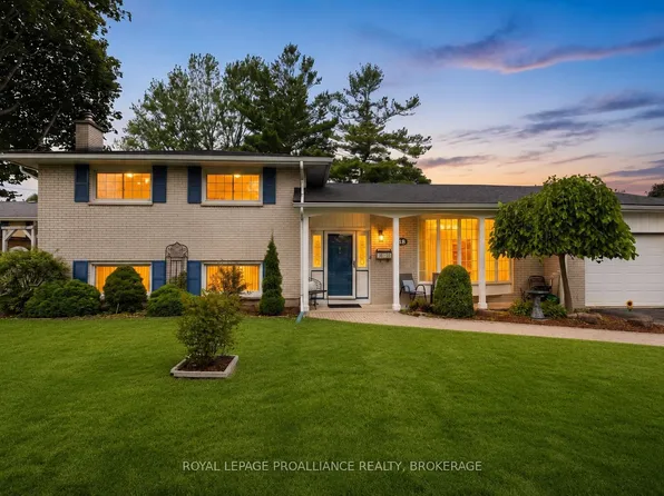18 Casterton Ave, Kingston, ON K7M 1R5
