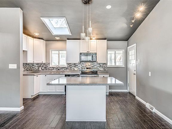 2nd image of 15 Floweridge Ln