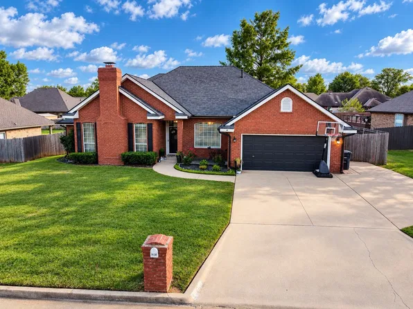 1307 Castle Creek St, Shawnee, OK 74804