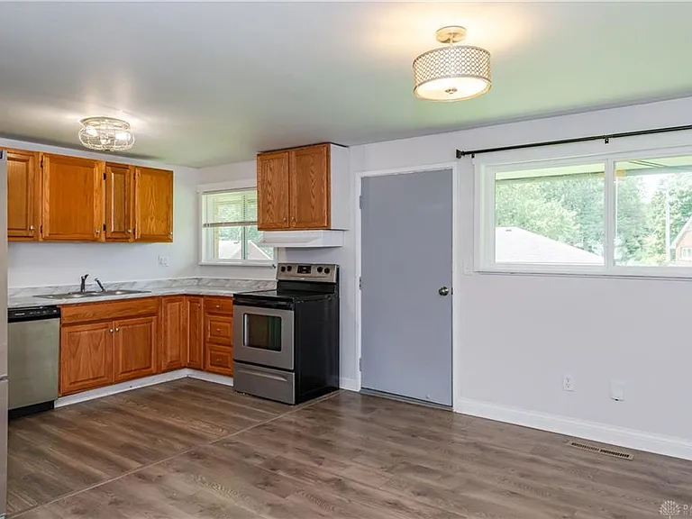 4517 Winchester Dr — Photo 8