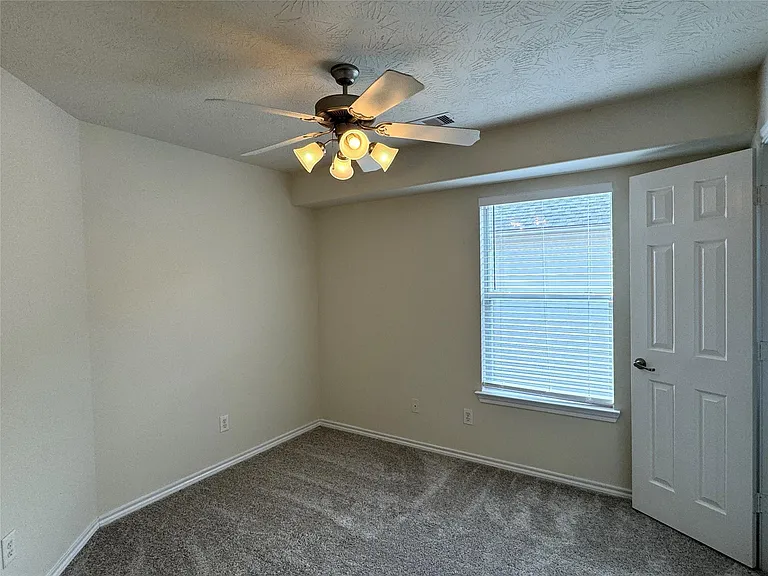 11515 Jacinth Ct — Photo 32