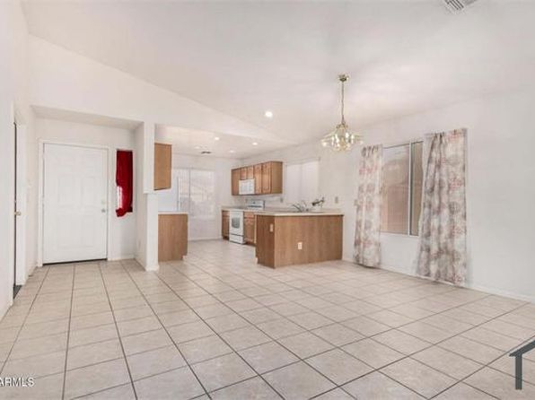 7367 W Peppertree Ln