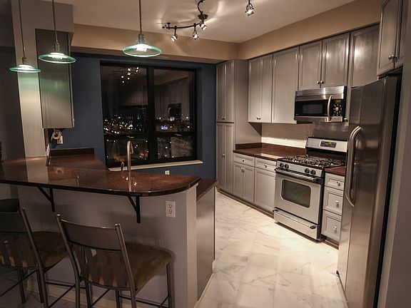 4th image of 500 Grant St E #1511