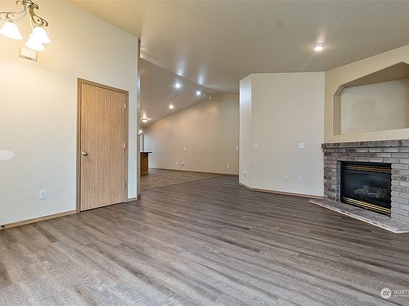 3rd image of 19524 12th Avenue Ct E
