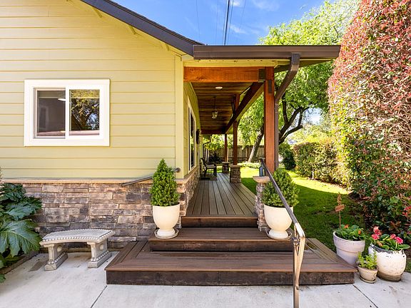 4th image of 230 Oakhill Way