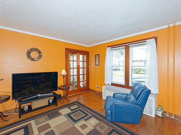 5th image of 13 Tremont St