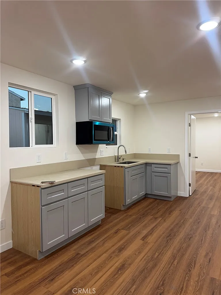 3 bed, 1000 sqft, $3,500 — Photo 1