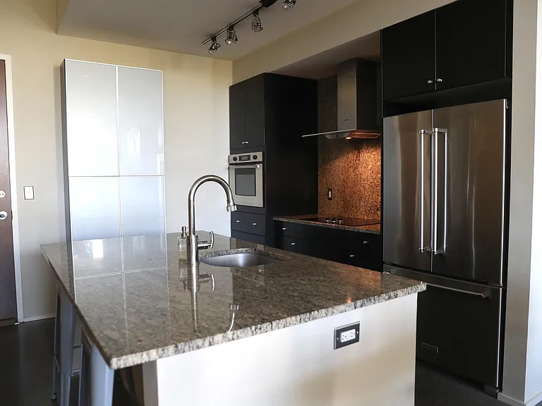 130 Arizona Ave NE #304 — Photo 2