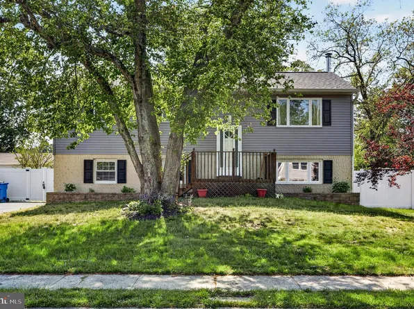 12 W Shore Dr, Southampton, NJ 08088