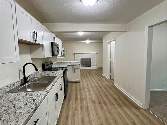 3rd image of 1005 S Pine St