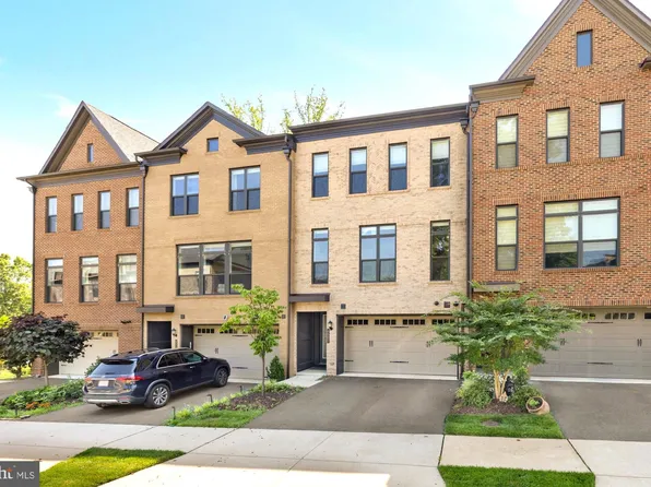 4505 Plateau Dr, Fairfax, VA 22030