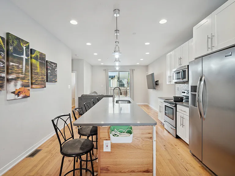 1246 E Fletcher St — Photo 4