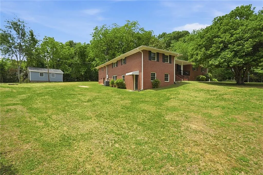 3 bed, 3.0 bath, 2482 sqft, $2,500 — Photo 3