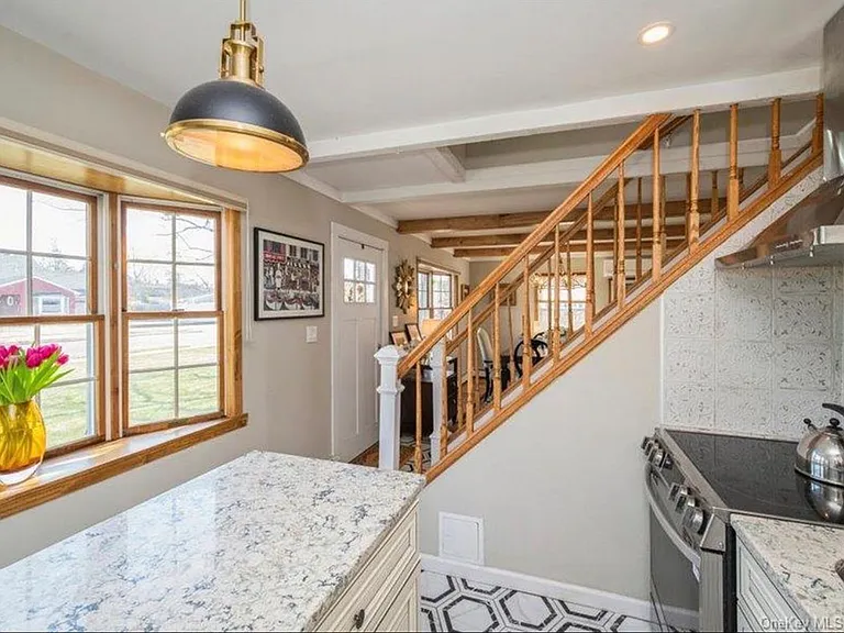 8 Crabtree Ln — Photo 5