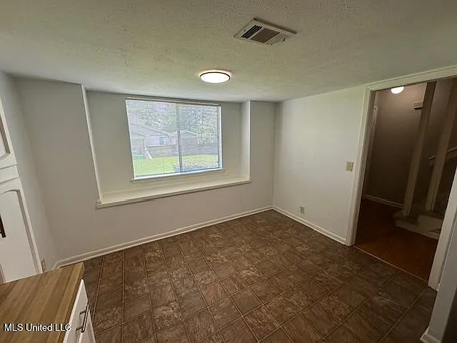 342 Lakebend Dr — Photo 6