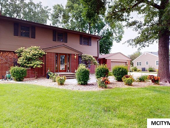 2nd image of 225 Parkridge Dr