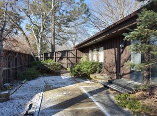 7100 N Crossway Rd, Fox Pt, WI 53217