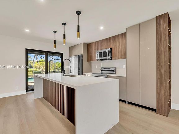 3rd image of 8207 SW 26th Pl