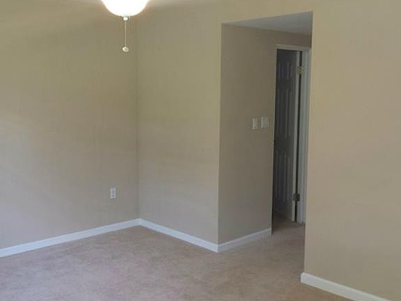 3rd image of 624 Macarthur Dr