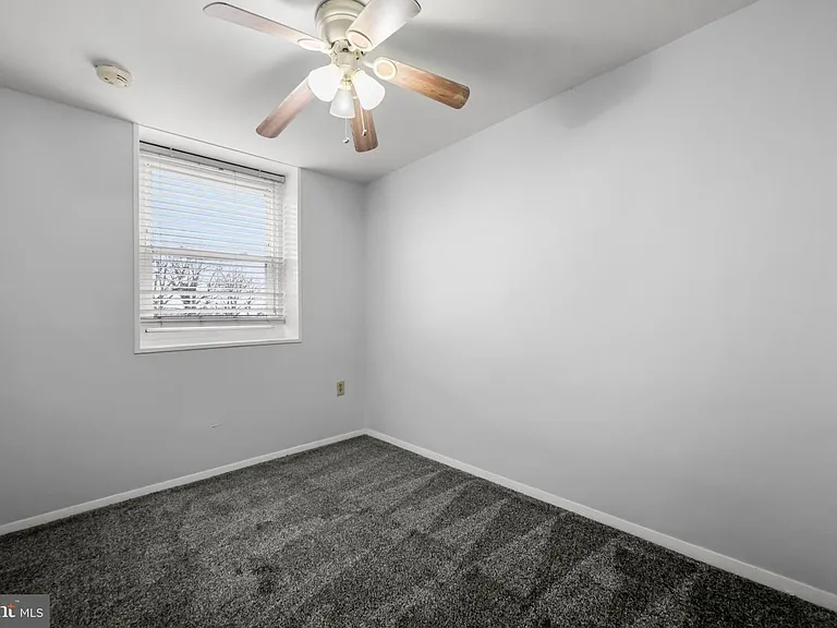 1610 Wentworth Ave — Photo 20
