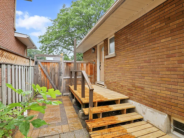934 Smyth Rd #B — Photo 2