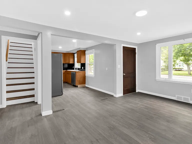 142 Stevenson Blvd — Photo 3