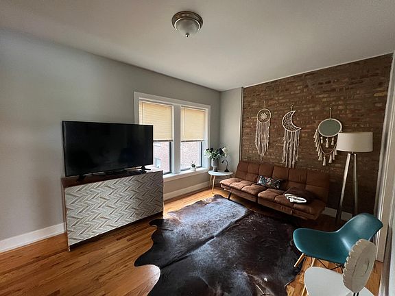 5th image of 822 W Cuyler Ave APT 232
