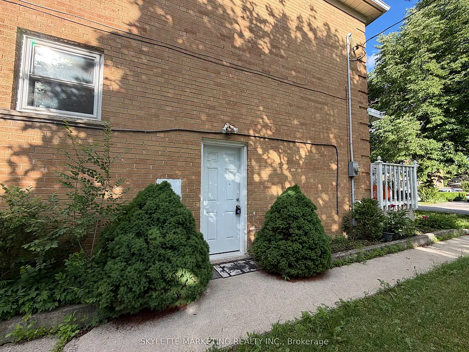 229 Zelda Cres #LOWER