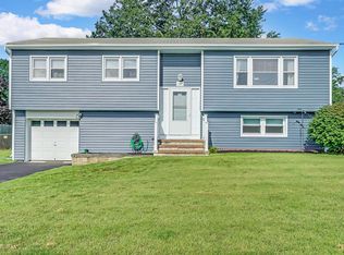552 Fountain Dr, Toms River, NJ