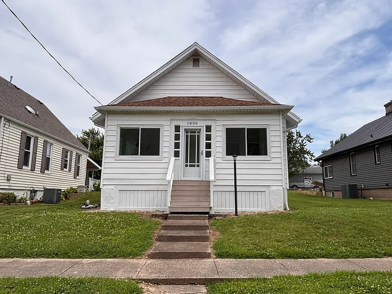 1806 High St — Photo 1