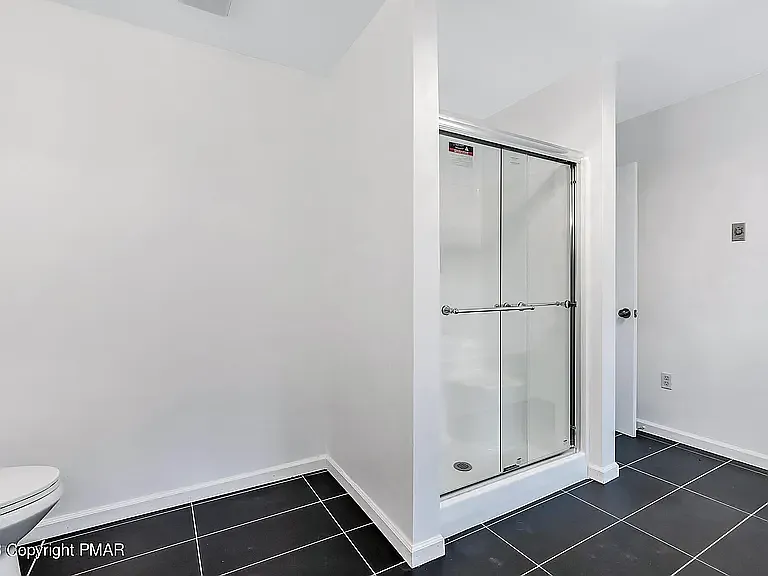 1076 Lancaster Dr — Photo 1