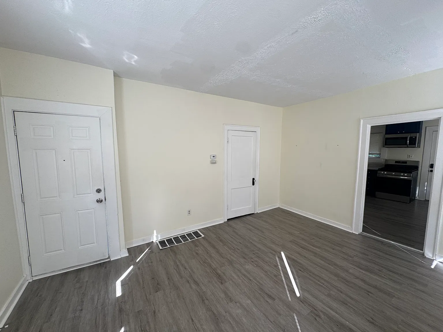 130 Wilton Ave — Photo 4