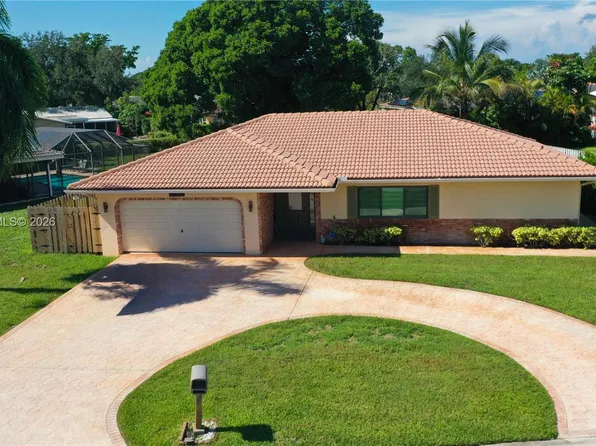 10650 NW 42nd Dr, Coral Springs, FL 33065