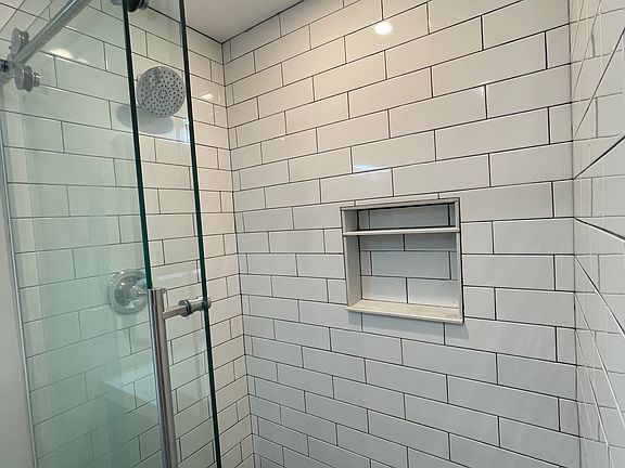 3rd image of 541 Norwood Ave #1