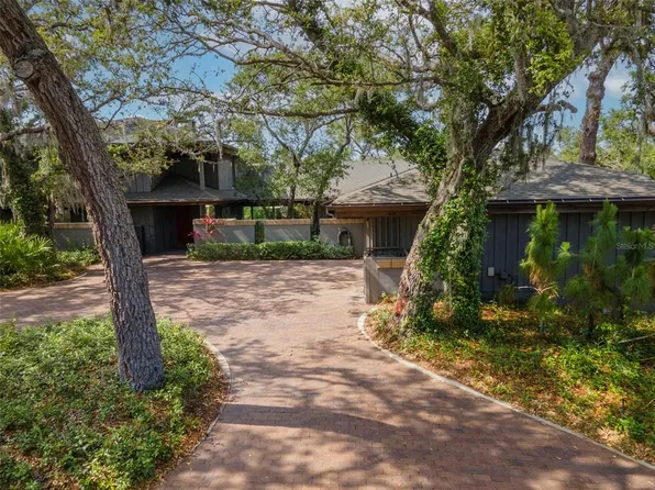 1296 Weybridge Ln, Dunedin, FL 34698