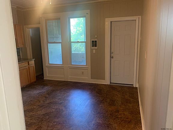 4th image of 188 Main St