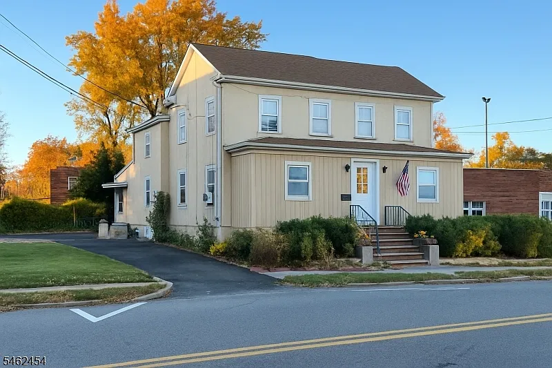 1 bed, 1.0 bath, $1,900 — Photo 1
