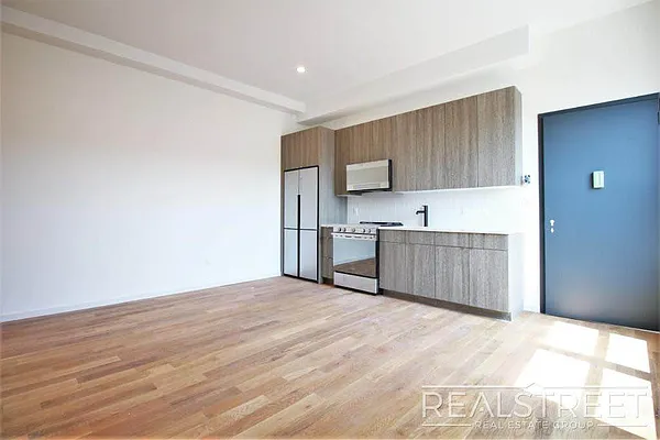 Rented by Real Street Inc | media 11