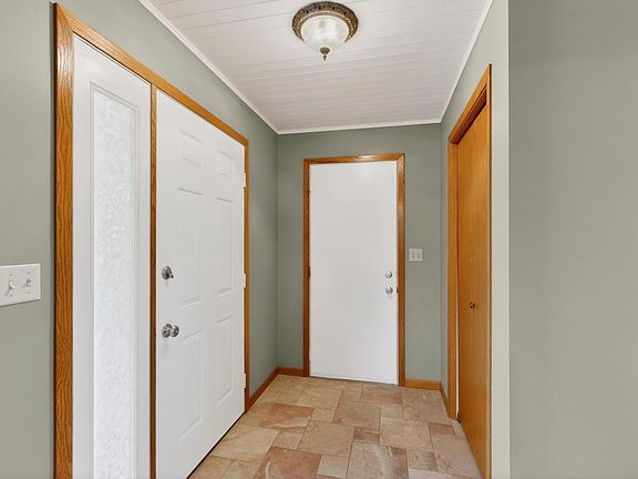 3rd image of 213 River Ct NE