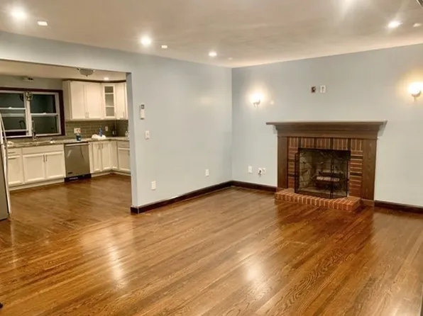 214 Grove Ave, Leominster, MA 01453