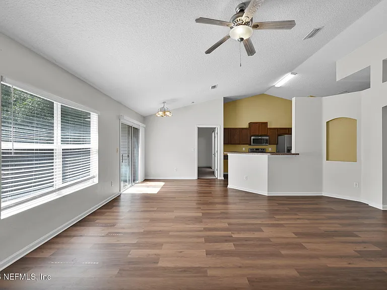10810 Stanton Hills Dr E — Photo 14