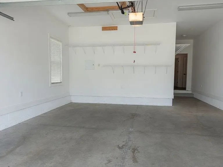 211 Meridian St — Photo 16