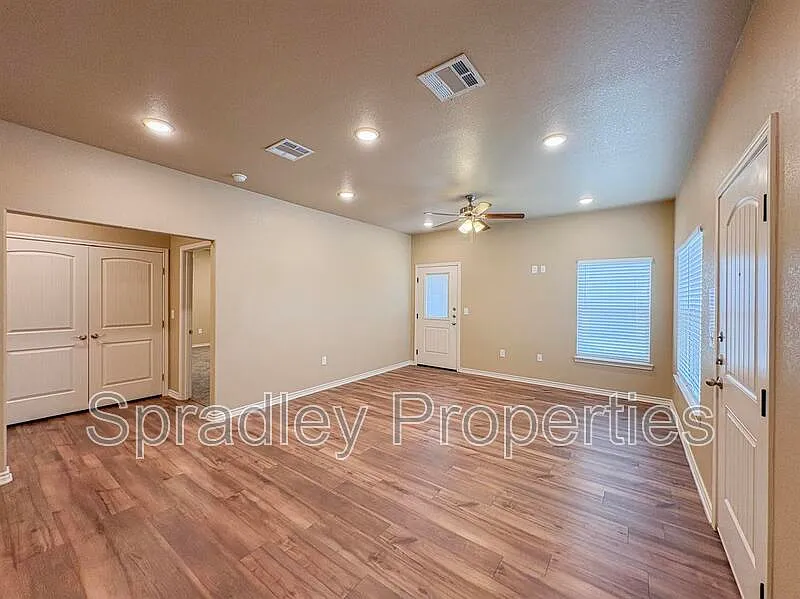 Building Photo - 1044B Hibiscus Dr