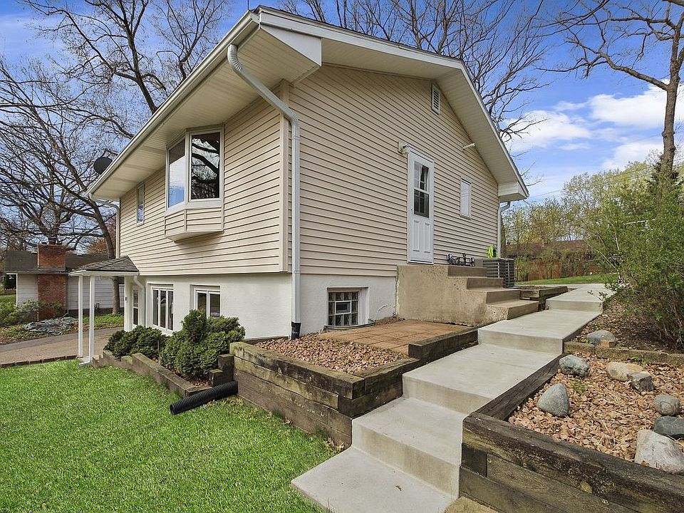 1st image of 2657 Magnolia Ln N