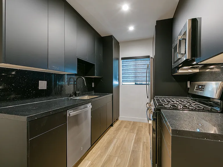 1917 Montrose St #8 — Photo 2