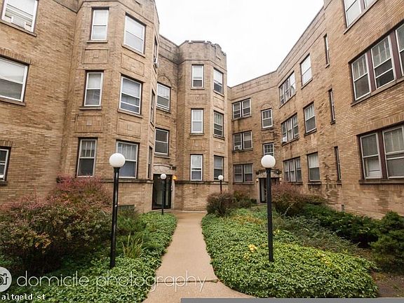 5th image of 903 W Altgeld St #624
