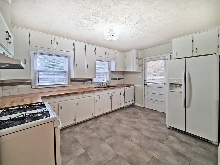 3018 Grand Ave SW — Photo 8